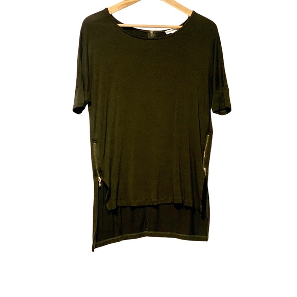 Zenana Outfitters Olive Top w/ Gold Zipper Detail - Picture 1 of 4